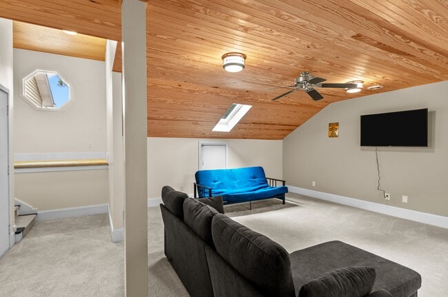 Building Photo - 104 Balboa Ct