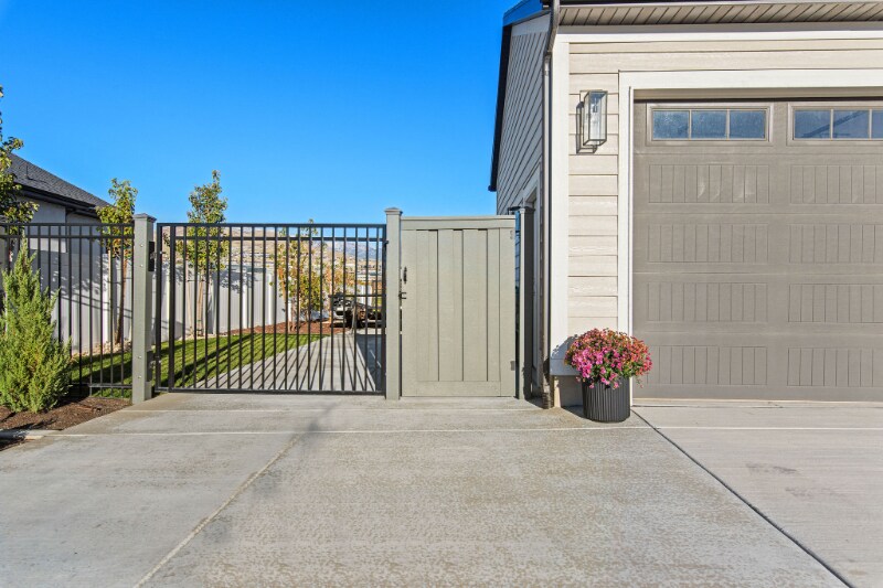 Building Photo - 3056 N Bar H Rd