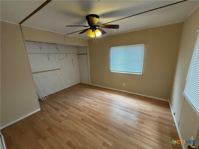 Building Photo - 222 Six Pines Rd