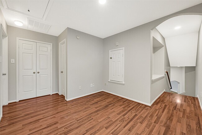 Building Photo - 10323 Emerald Pine Dr