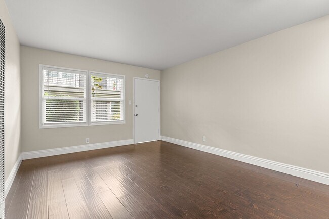 Interior Photo - 201-209 E 12th Street