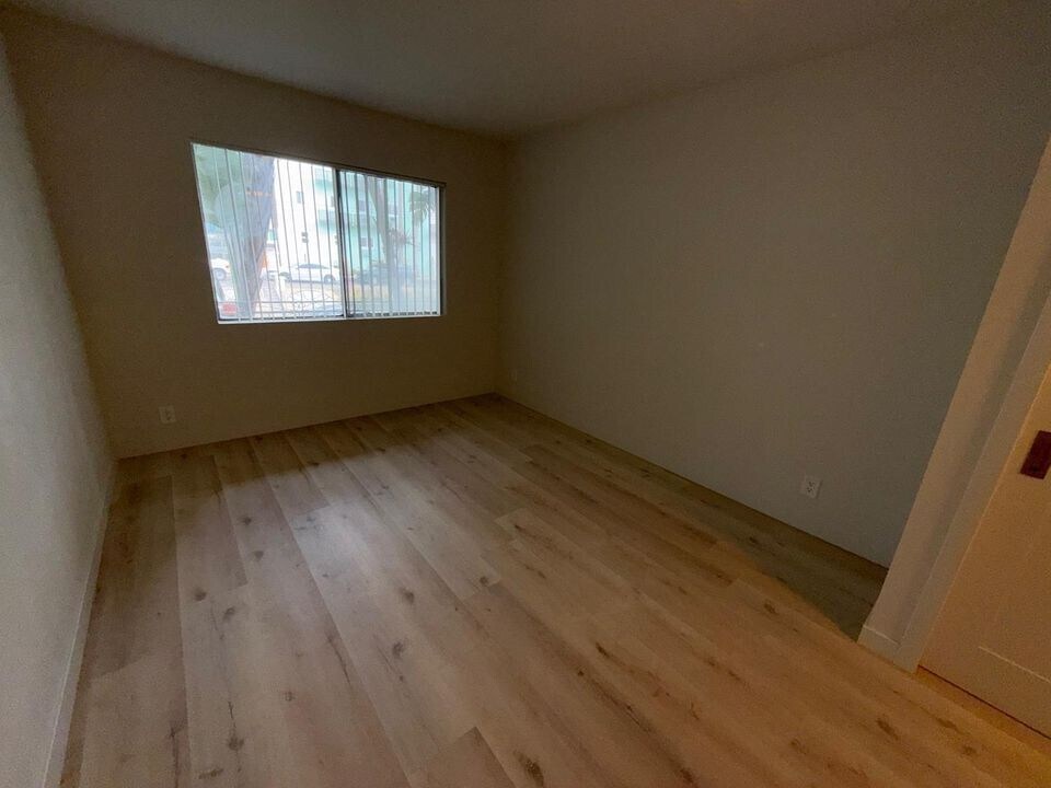 Building Photo - 10760 Rose Ave