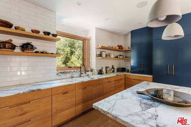 Building Photo - 1149 Old Topanga Canyon Rd