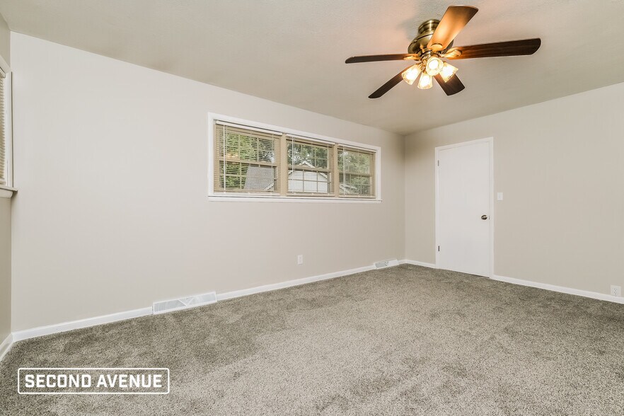 Building Photo - 6241 N Robinhood Ln