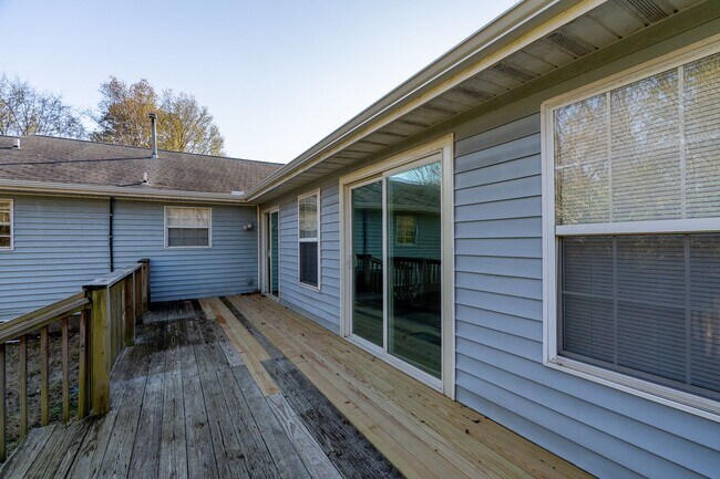 Building Photo - UPDATED 4-bedroom 3 bath Home in Fayetteville!!