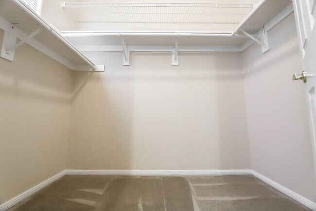 Building Photo - Northwest Las Vegas Gated Community Living with Resort-Style Amenities!
