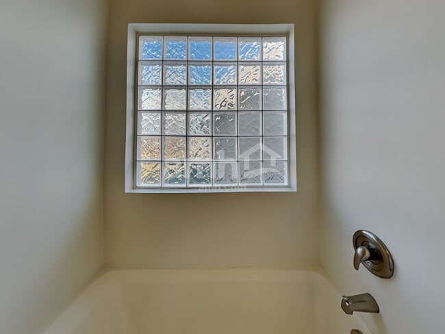 Building Photo - 936 Anchor Way NE