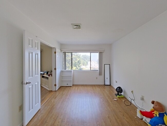 Building Photo - 85 E Squantum St