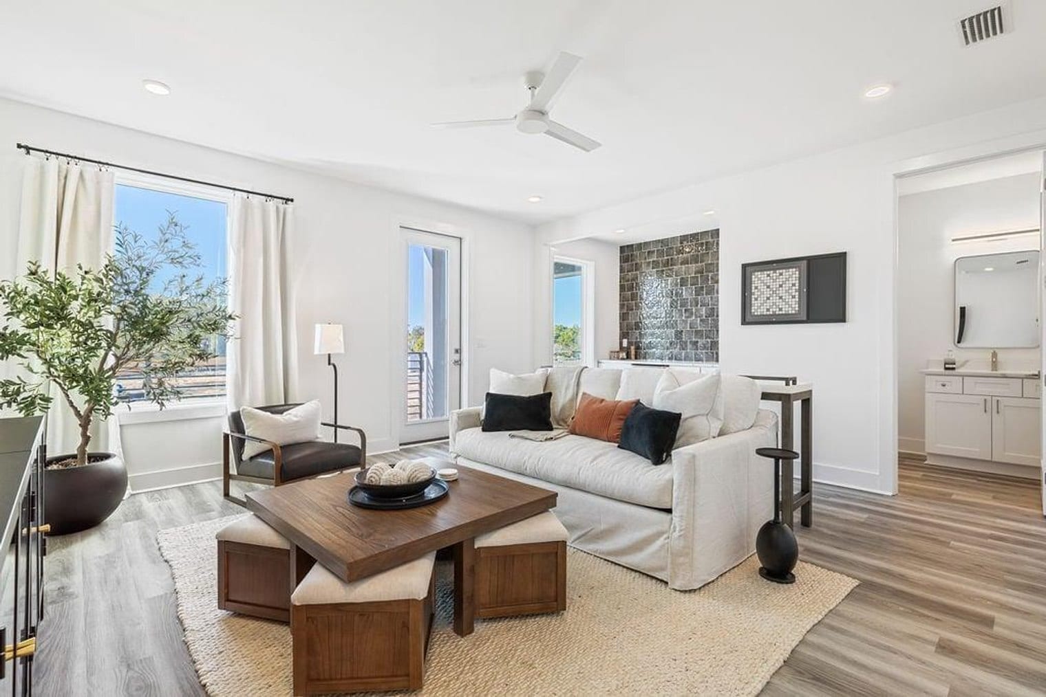 Building Photo - 24 Annabella St