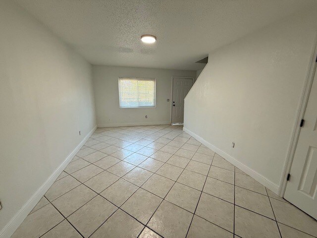 Building Photo - 133 Garden Dr