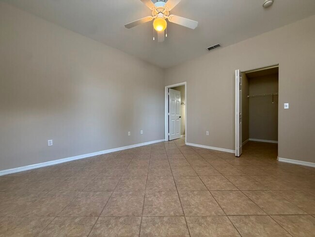Building Photo - 3629 Pine Oak Cir
