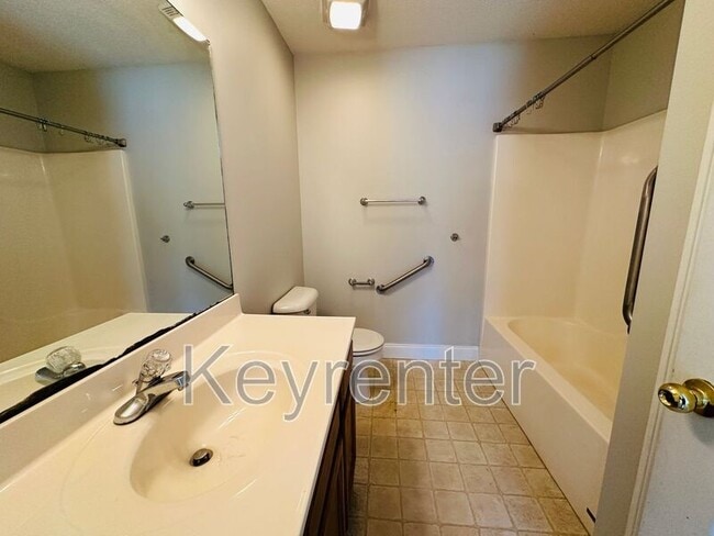 Building Photo - 804 Garcia Way