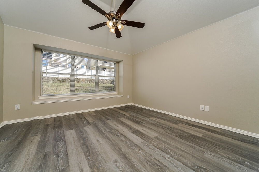 Building Photo - 409 Creekview Dr