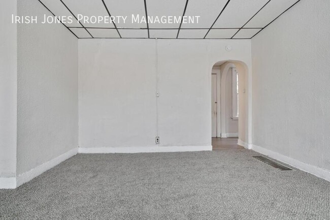 Building Photo - 476 Niagara St