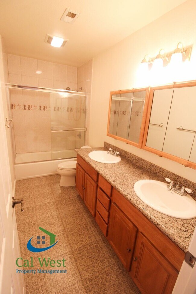 Building Photo - 126 Calado Ave