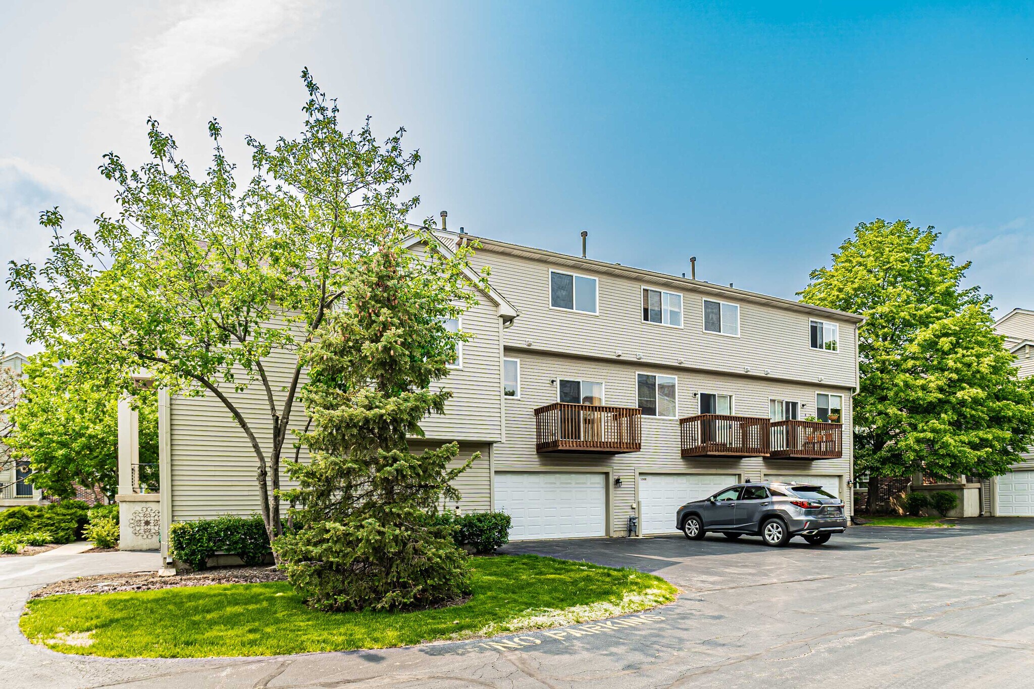 Building Photo - 1060 Ellsworth Dr