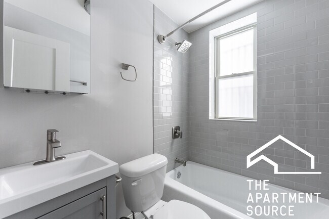 Building Photo - 640 W Wrightwood Ave