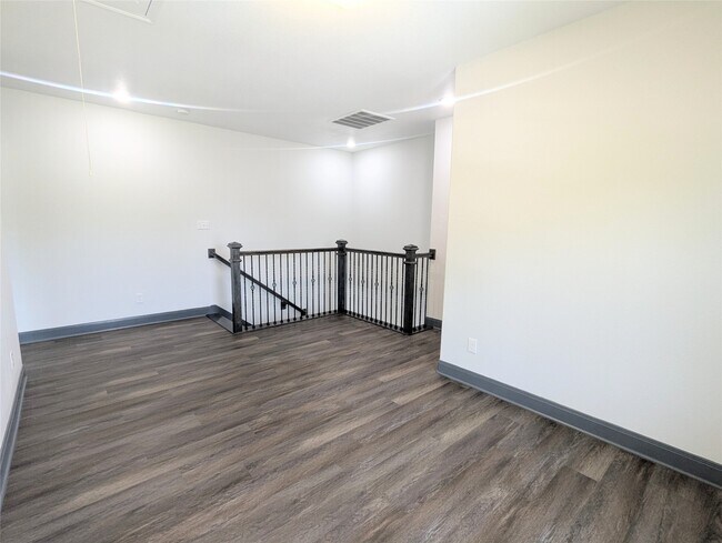 Building Photo - 1028 Francis Dr