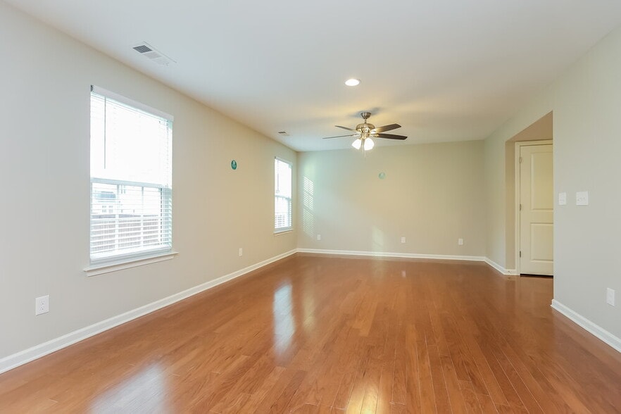 Building Photo - 408 Parmley Ln