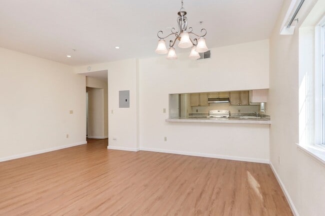 Building Photo - Large 2 Bed/2 Bath San Mateo condo near downtown with two parking spaces. YouTube Tour!!