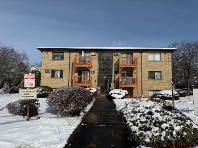 Primary Photo - 2 Lancelot Court