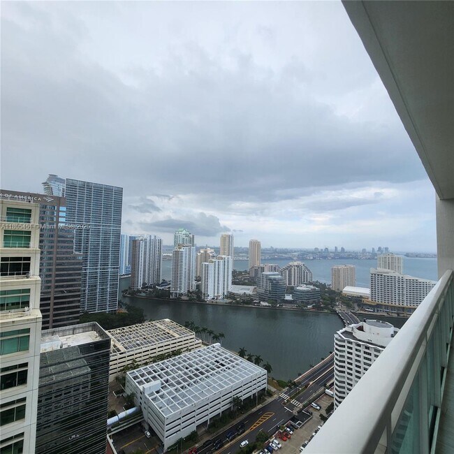 Building Photo - 950 Brickell Bay Dr