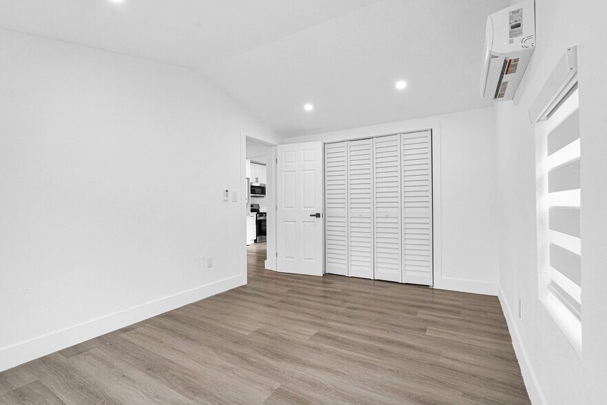 Building Photo - 250 NW 45th St