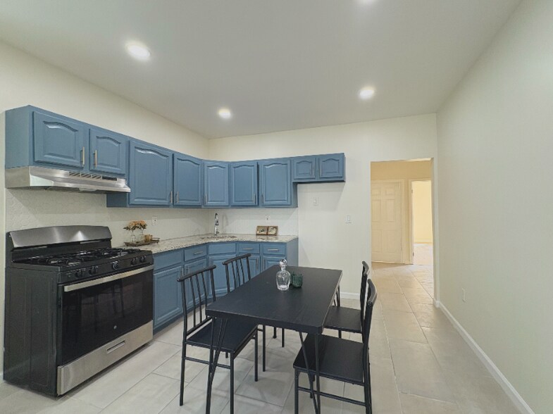 Building Photo - 122 Shephard Ave