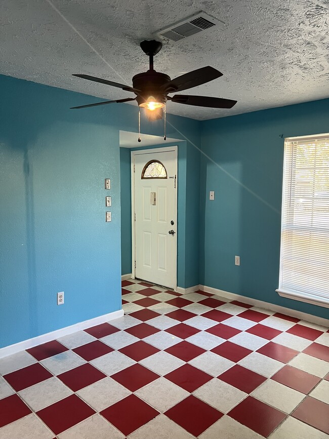 Building Photo - 9314 Valley Stream