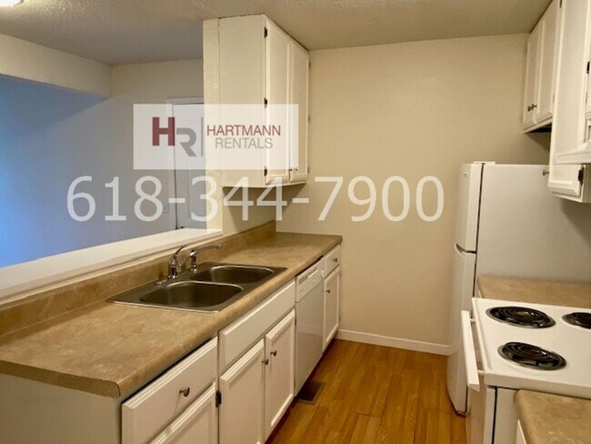 Building Photo - 10 Cougar Dr