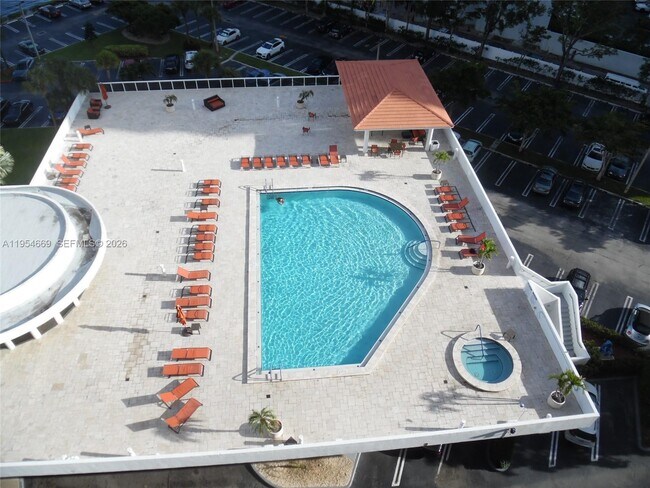 Building Photo - 20505 E Country Club Dr