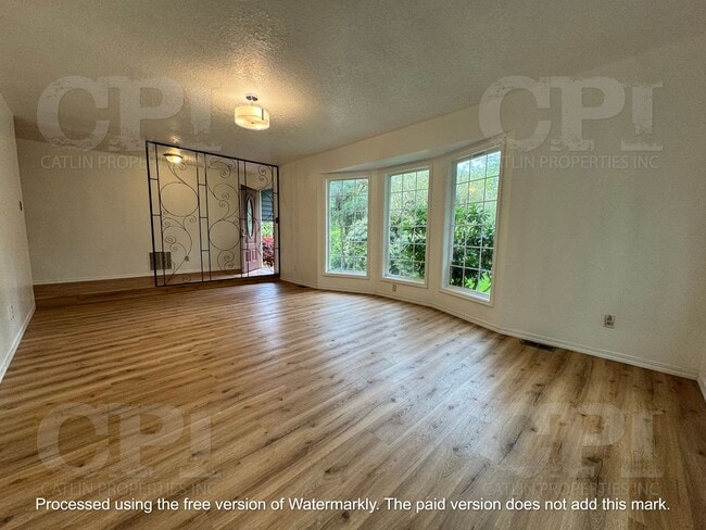 Building Photo - 303 Nevada Dr