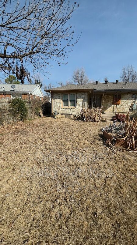 Building Photo - 3832 NW 17th St