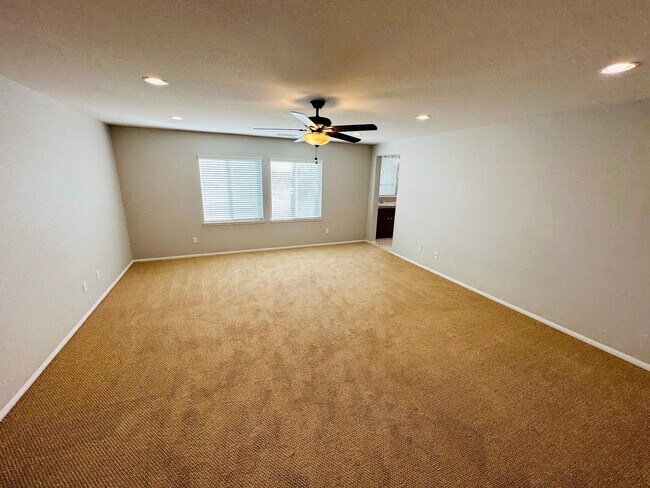 Building Photo - Oversized 5 bedroom Copper Canyon Murrieta...