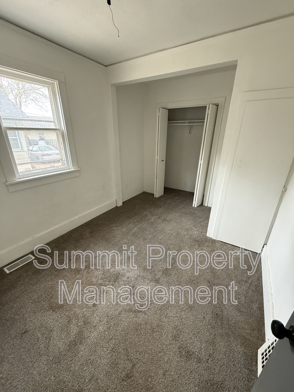 Building Photo - 514 N French Ave