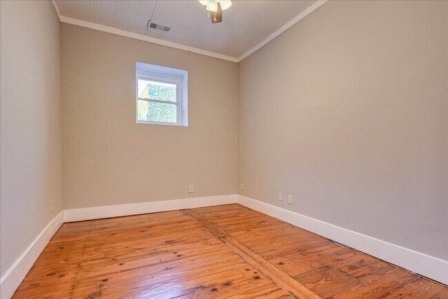 Building Photo - 828 Broad St