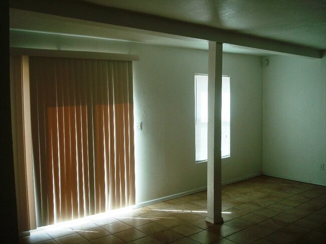 Building Photo - 2801 Hawick Rd