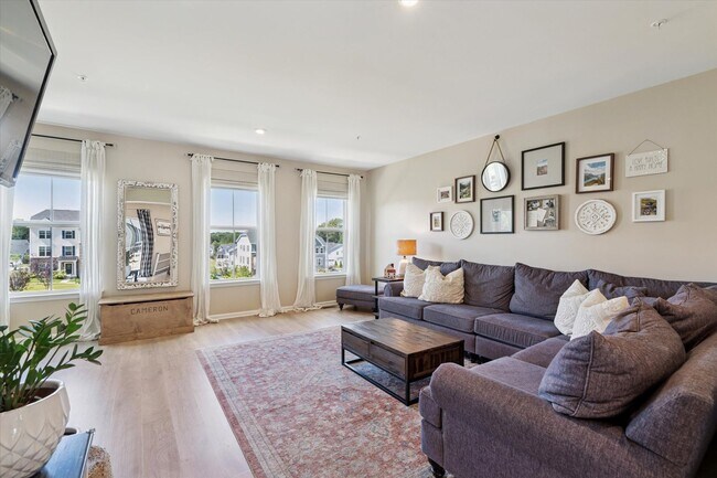 Building Photo - Beautiful 3B/2.5B Townhome in Downingtown ...