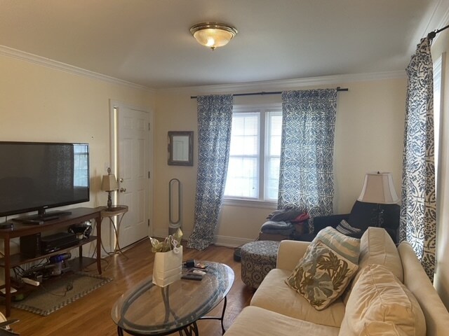 Living - 129 34th St