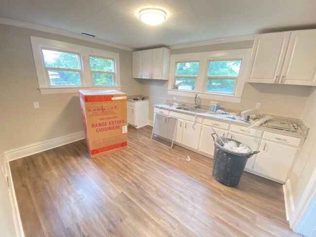 Building Photo - Fully Renovated 2bd/1ba House close to Downtown & I77