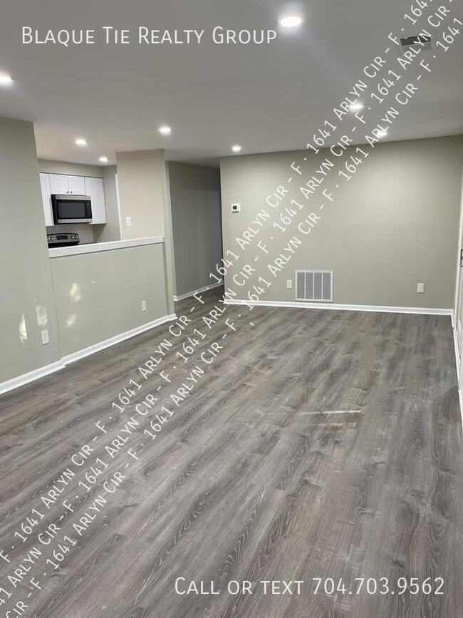 Building Photo - 1641 Arlyn Cir