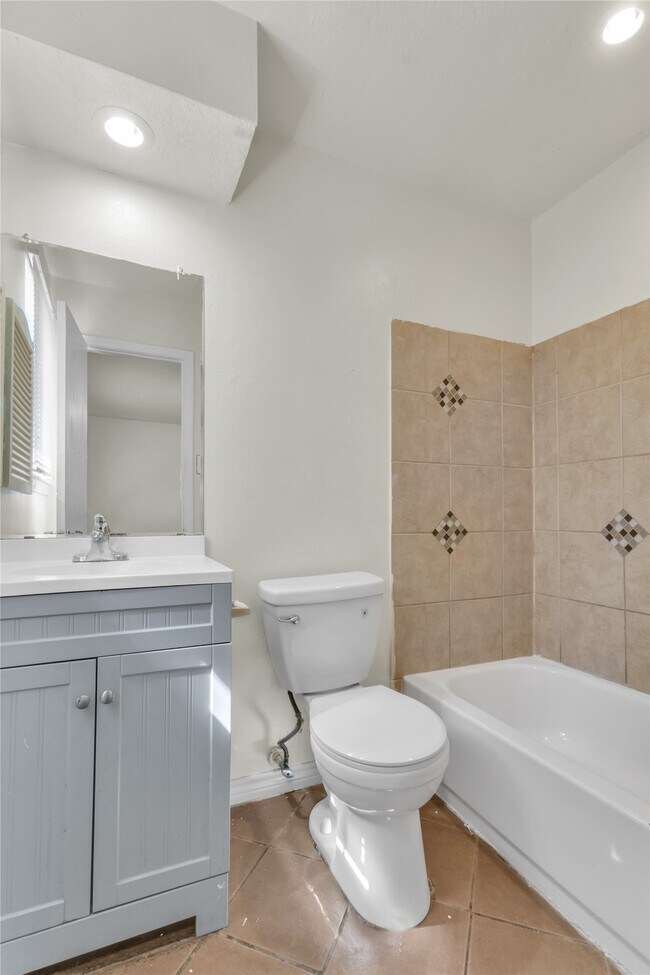 Building Photo - 6913 Chasewood Dr