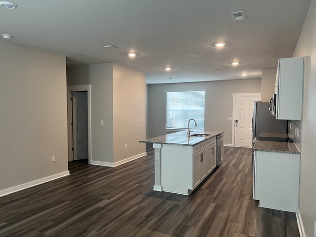 Building Photo - 1621 Tolkien Ave