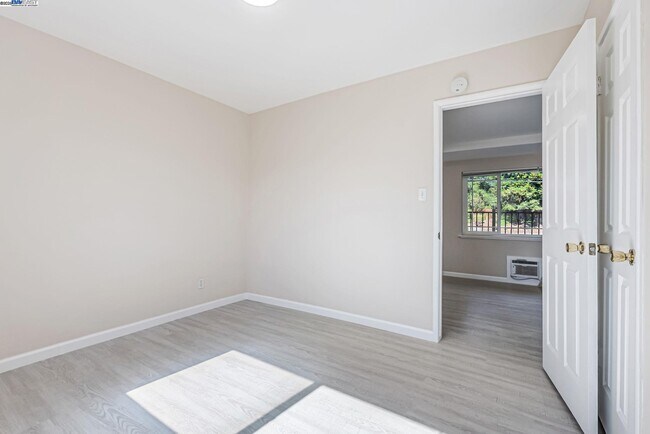 Building Photo - 1180 Saranap Ave