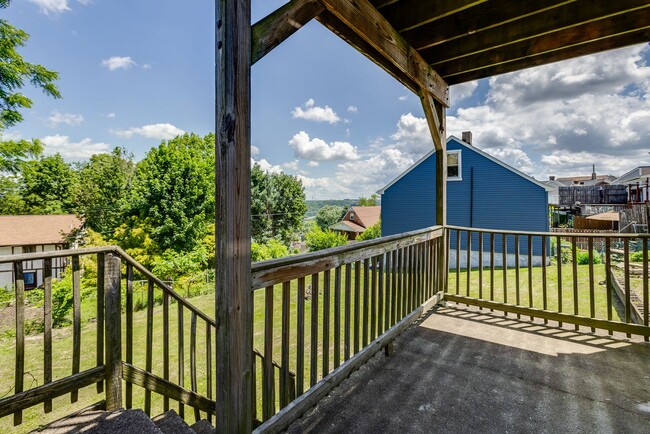 Building Photo - 2823 Cobden St