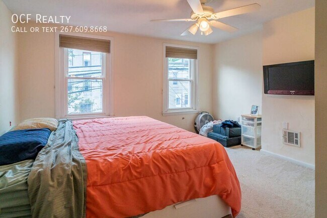 Building Photo - 3640 Calumet St