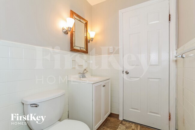 Building Photo - 1017 W North Bend Rd