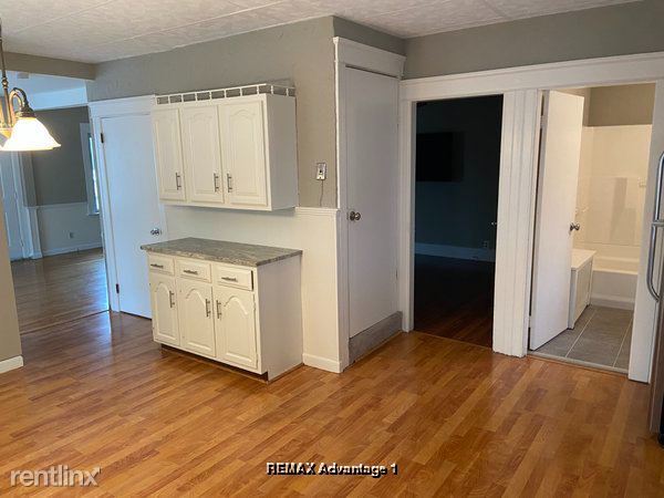 Building Photo - 3 br, 1 bath Townhome - 6 Billow St L Unit L