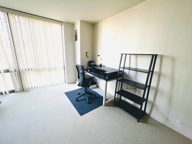 Building Photo - 2650 N Lakeview Ave