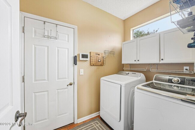 Building Photo - 1629 Sandy Springs Dr